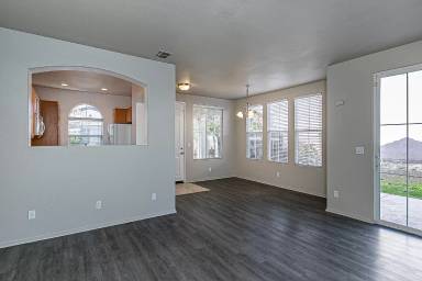 Main picture of 829 Tulip Ln