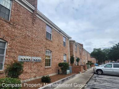 Main picture of Colonial Point Condominiums