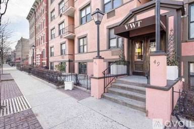 Main picture of 43 Van Wagenen Ave