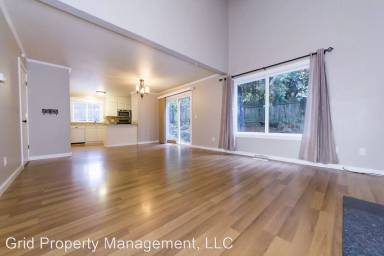 Main picture of 11143 SW Capitol Hwy