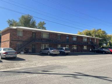 Main picture of 476 E 13th St