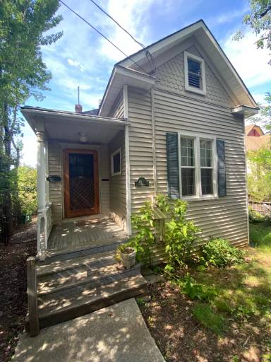 Main picture of 142 Race St