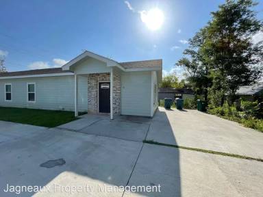 Main picture of 505 W Burton St