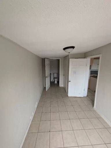 Main picture of 3919 1/2 Harrison Ave