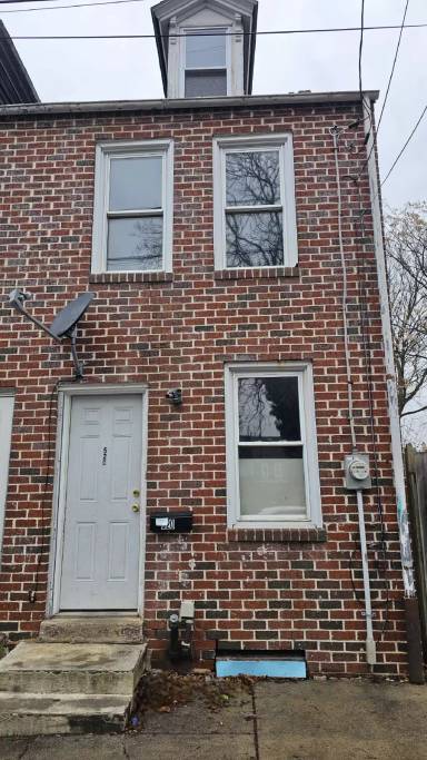 Main picture of 520 Green St