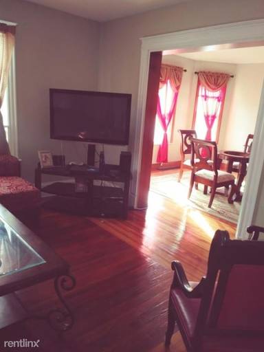 Main picture of 223 Bassett St
