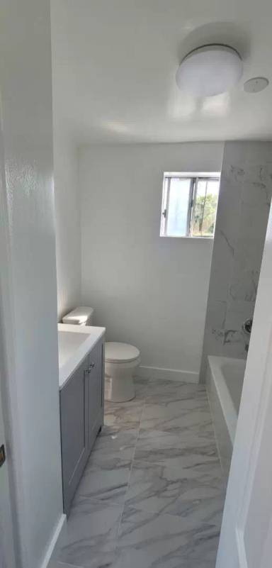 Main picture of 352 E 52nd St