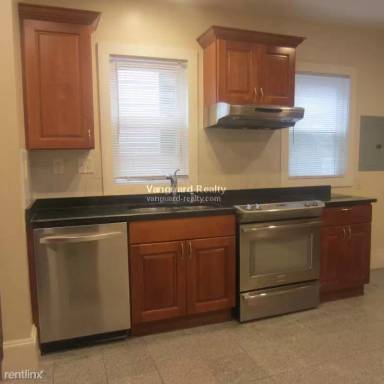 Main picture of 215 Cypress St