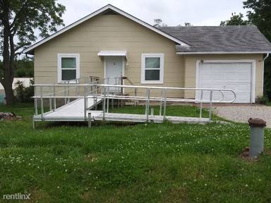 Main picture of 84 SW Division Rd