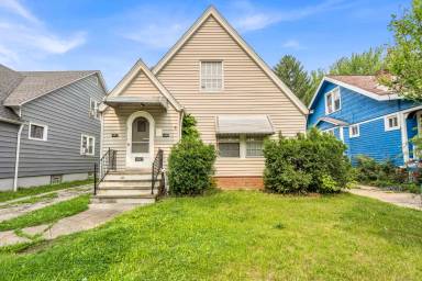 Main picture of 3842 W 133rd St
