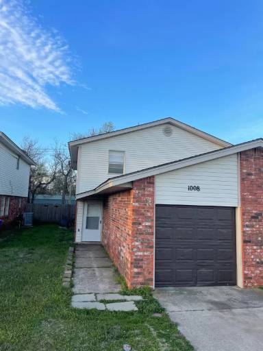 Main picture of 1008 E Main St