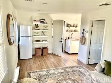 Main picture of 521 W Holly St