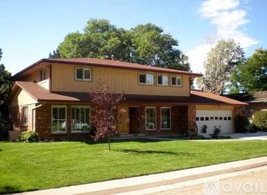 Main picture of 6716 W Rowland Ave