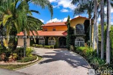 Main picture of 7235 N Oakmont Dr