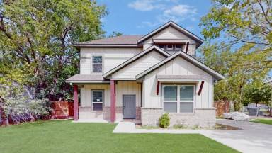 Main picture of 105 Moss St
