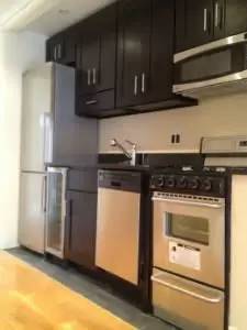 Main picture of 334 E 6th St