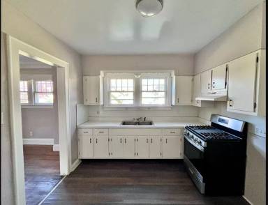 Main picture of 2126 Joffre Ave