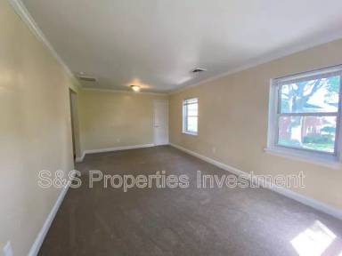 Main picture of 2600 Green St