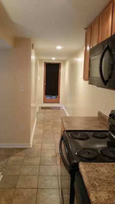 Main picture of 645 L St NE