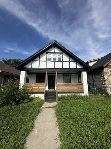 Main picture of 2802 Monroe Ave