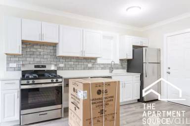 Main picture of 2131 W Giddings St