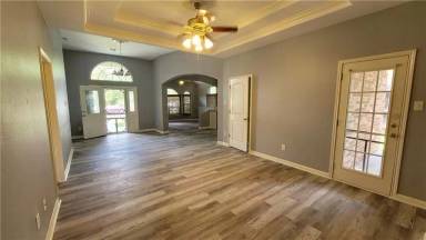 Main picture of 4501 Leslie Ave