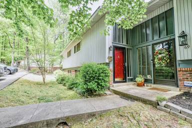 Main picture of 70 Briarview Cir