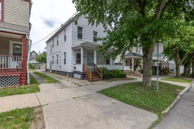Main picture of 1356 W 58th St
