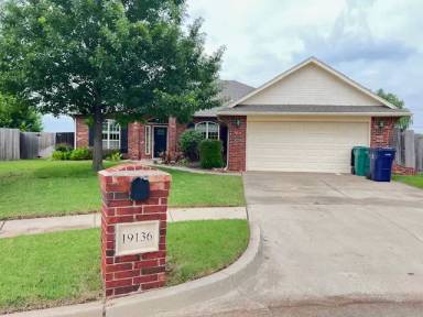 Main picture of 19136 Cottonwood Ct