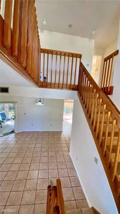 Main picture of 9912 SW 117th Pl