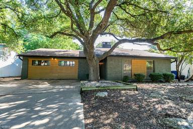 Main picture of 2518 McGregor Dr