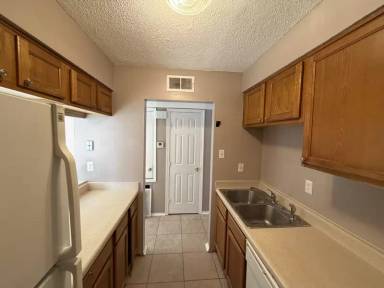 Main picture of 4506 Laplace St