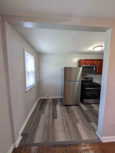 Main picture of 320 E Essex Ave