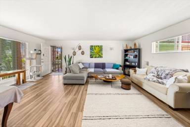 Main picture of 403 E Anapamu St