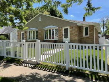 Main picture of 2028 Montreal Ave