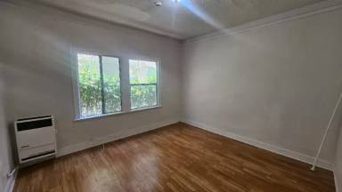 Main picture of 1005 W 23rd St