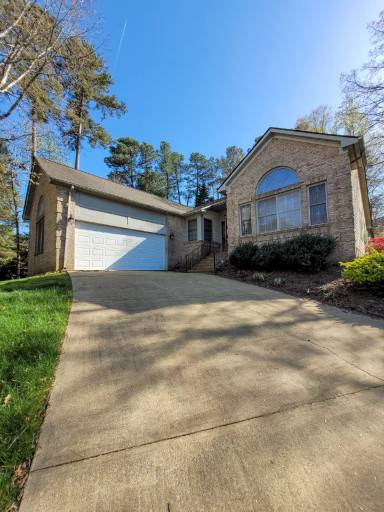 Main picture of 118 Disraeli Dr