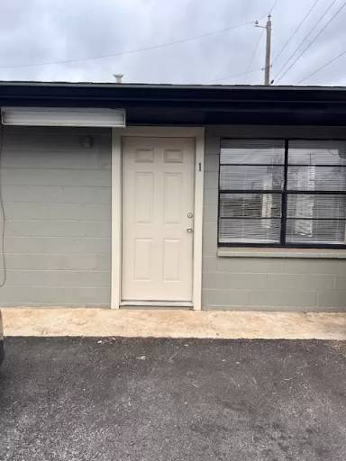 Main picture of 305 W Main St