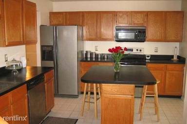 Main picture of 225 Oak Leaf Way