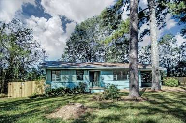 Main picture of 5565 Wayneland Dr
