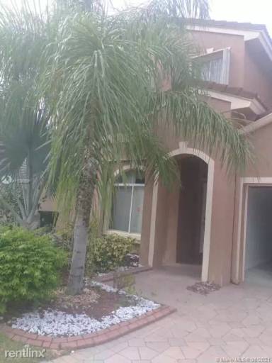 Main picture of 4015 Banyan Trails Dr