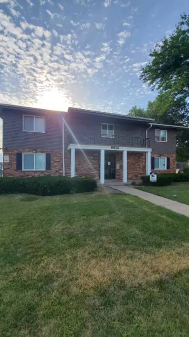 Main picture of 8835 N Swan Rd