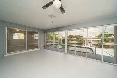 Main picture of 3707 SE 18th Ave