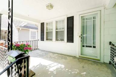 Main picture of 4204 Cambridge St