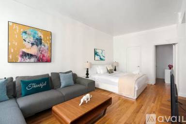 Main picture of 210 W 17th St