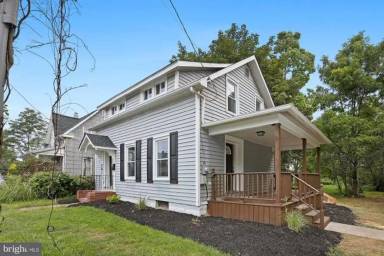 Main picture of 281 W Main St