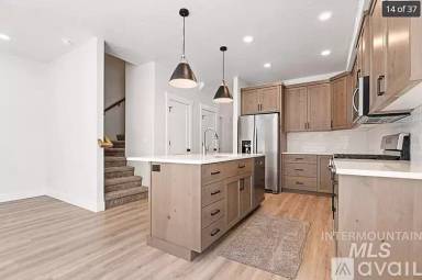 Main picture of 208 NE 3rd St