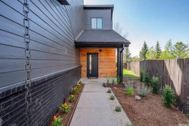 Main picture of 2315 Calumet Cir