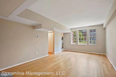 Main picture of 1752 N Rhodes St