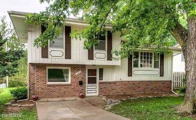 Main picture of 9309 Meadow Dr